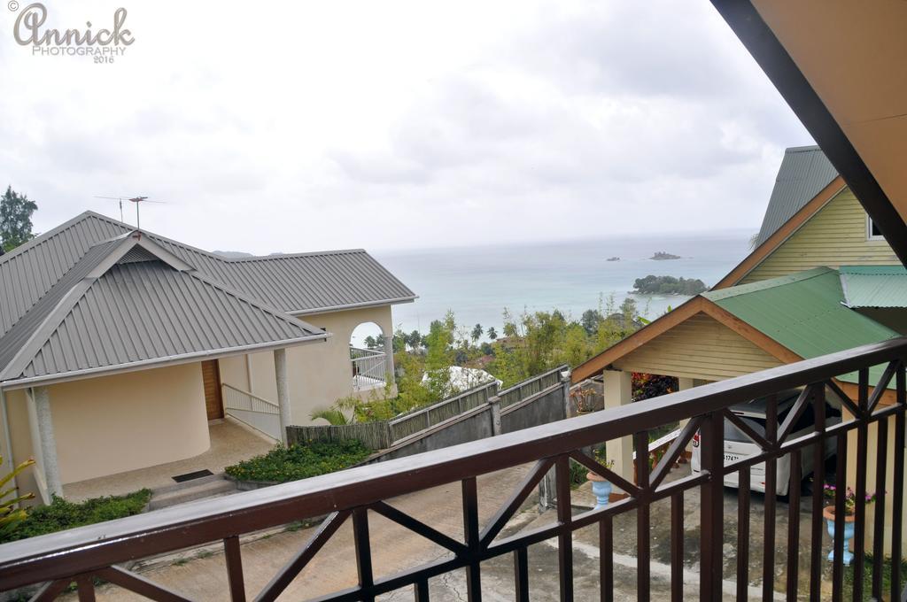 Mountain Lodge Anse Volbert Village Eksteriør billede