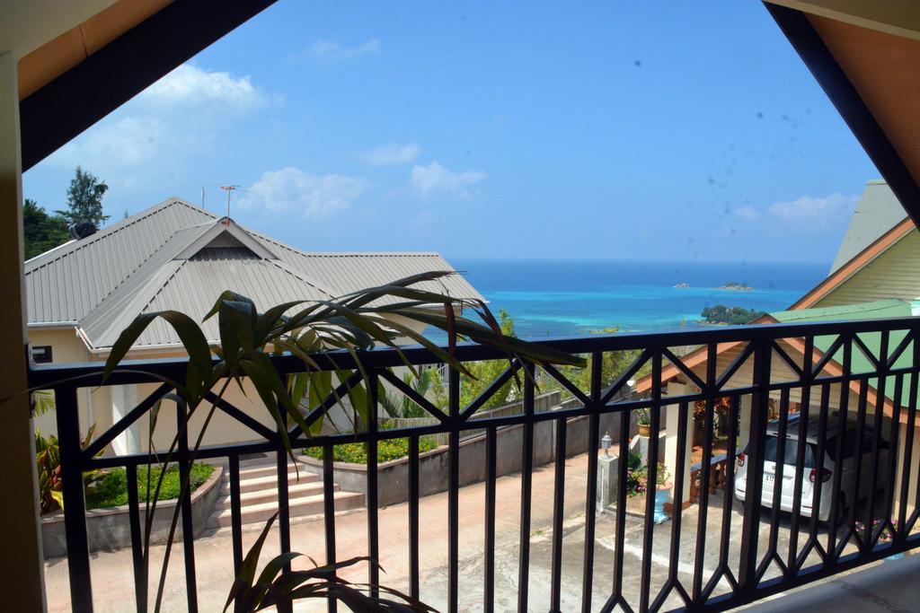Mountain Lodge Anse Volbert Village Eksteriør billede