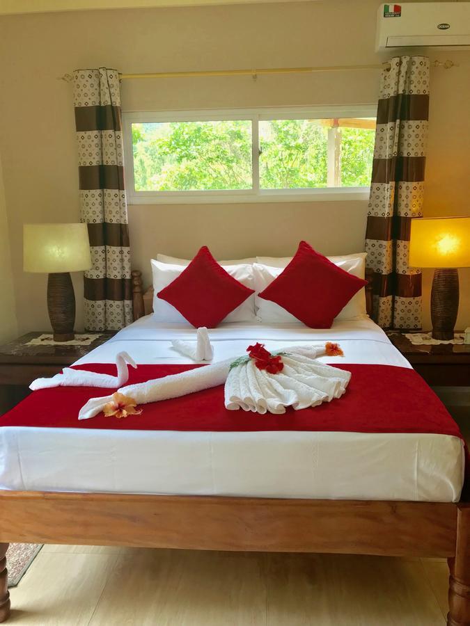 Mountain Lodge Anse Volbert Village Eksteriør billede