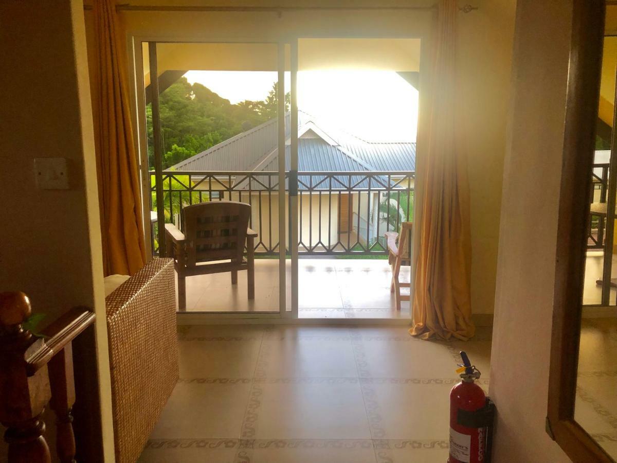 Mountain Lodge Anse Volbert Village Eksteriør billede