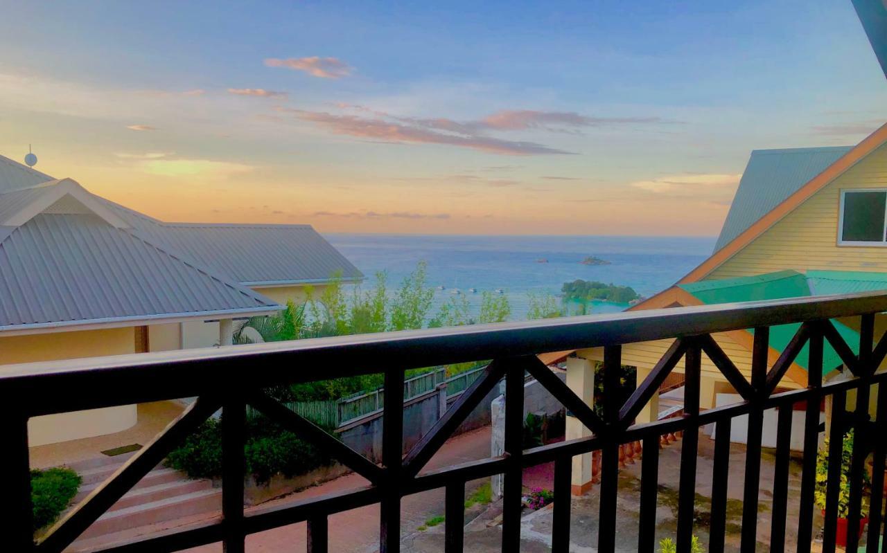 Mountain Lodge Anse Volbert Village Eksteriør billede