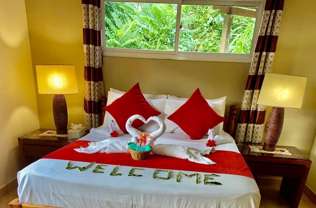 Mountain Lodge Anse Volbert Village Eksteriør billede